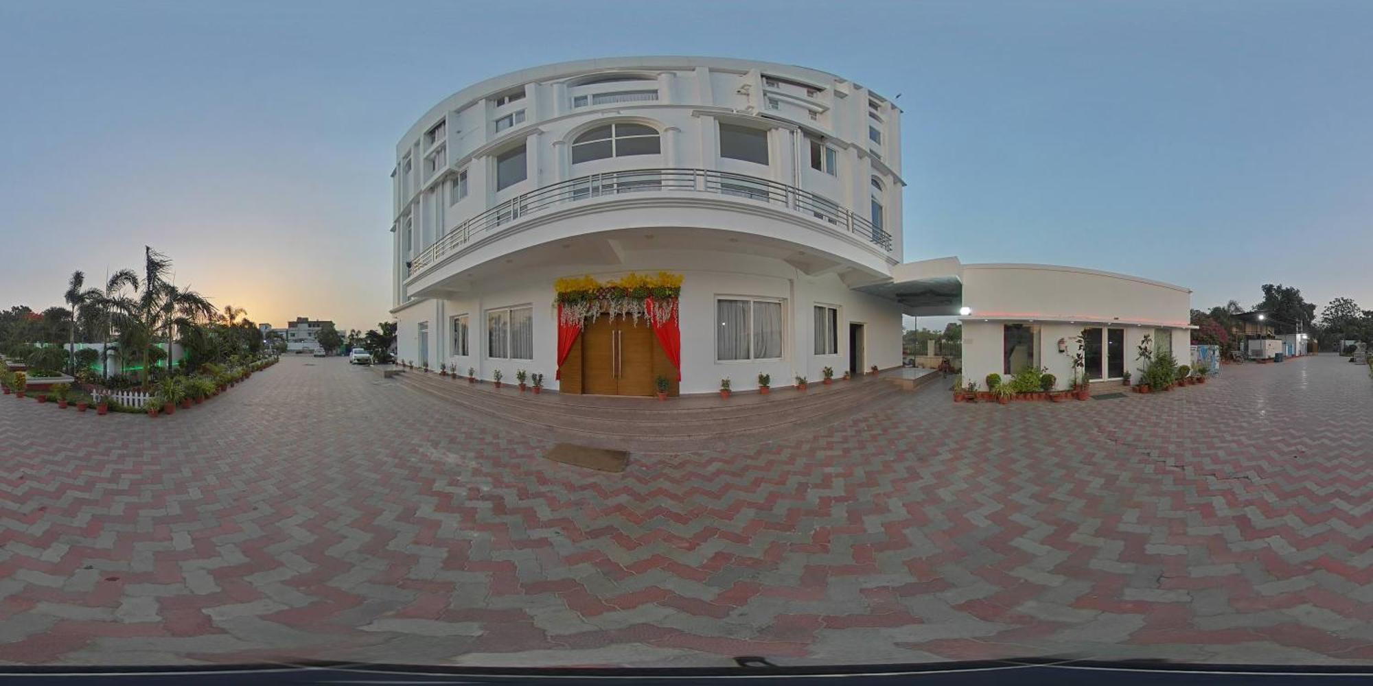 Tathastu Hotels & Banquet Hall Pipra Dewas Luaran gambar